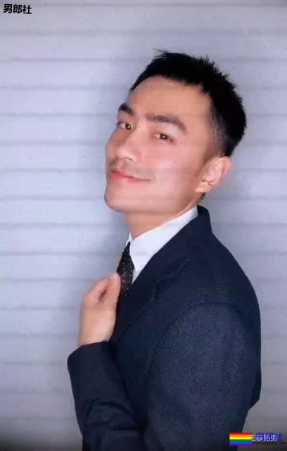 正装这样穿成这样躺在沙发上,西裤太修身太贴了 - 51虹马 正装这样穿成这样躺在沙发上,西裤太修身太贴了 - 51虹马