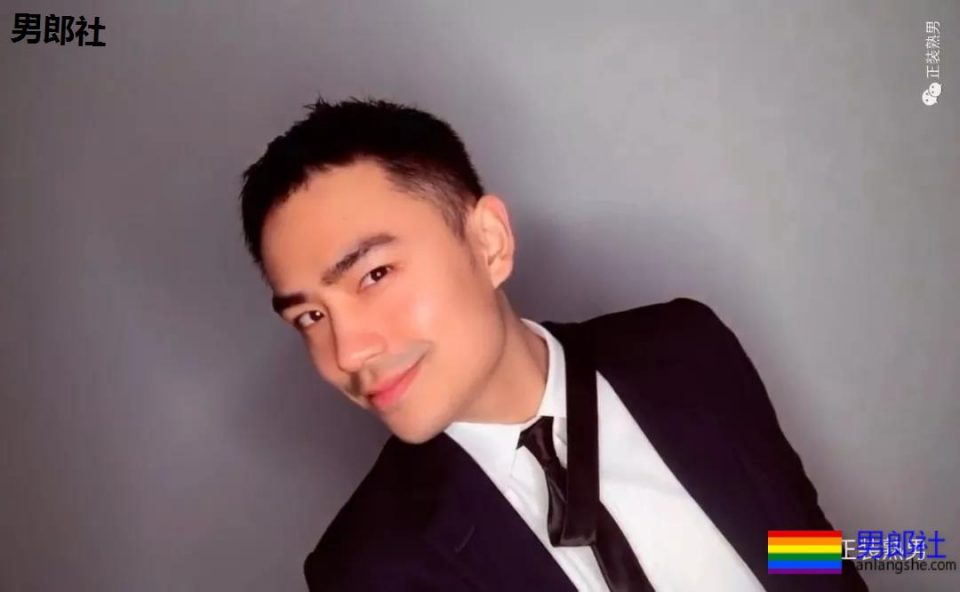 正装这样穿成这样躺在沙发上,西裤太修身太贴了 - 51虹马 正装这样穿成这样躺在沙发上,西裤太修身太贴了 - 51虹马