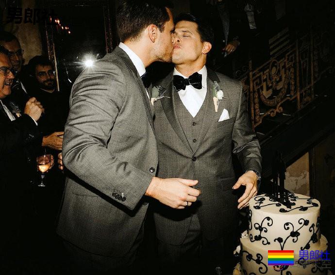 《年轻一代》男演员及其老公即将升为人父 - 51虹马 《年轻一代》男演员及其老公即将升为人父 - 51虹马