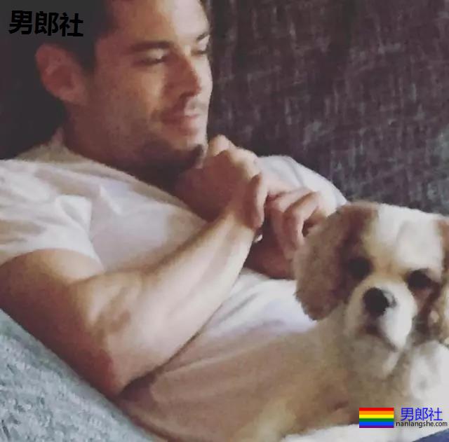 寸头肌肉大胸肌的男星Brian，在《Attitude》中出柜了！ - 51虹马