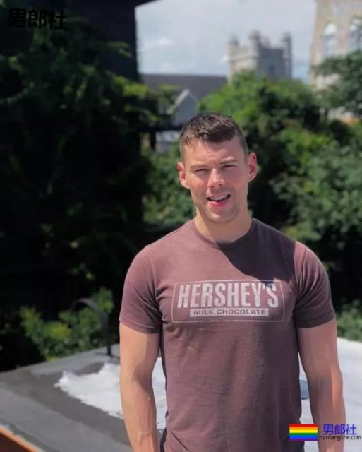寸头肌肉大胸肌的男星Brian，在《Attitude》中出柜了！ - 51虹马