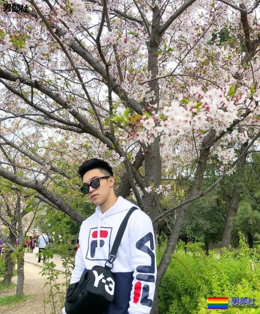 181CM小狼狗泳池洗澡真有料，酒店里自拍不关拉链门-51虹马