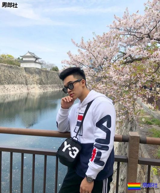 181CM小狼狗泳池洗澡真有料,酒店里自拍不关拉链门 - 51虹马 181CM小狼狗泳池洗澡真有料,酒店里自拍不关拉链门 - 51虹马