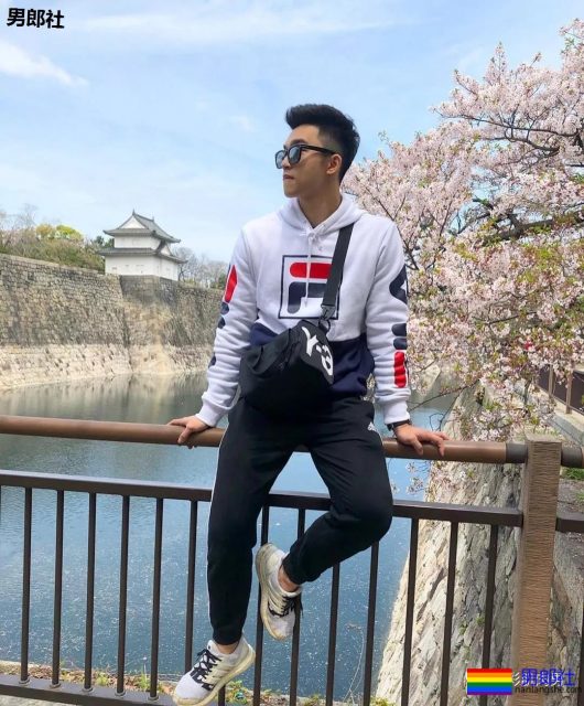 181CM小狼狗泳池洗澡真有料,酒店里自拍不关拉链门 - 51虹马 181CM小狼狗泳池洗澡真有料,酒店里自拍不关拉链门 - 51虹马