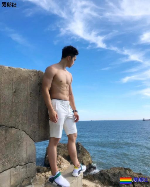 181CM小狼狗泳池洗澡真有料,酒店里自拍不关拉链门 - 51虹马 181CM小狼狗泳池洗澡真有料,酒店里自拍不关拉链门 - 51虹马