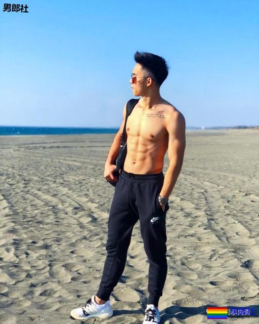 181CM小狼狗泳池洗澡真有料,酒店里自拍不关拉链门 - 51虹马 181CM小狼狗泳池洗澡真有料,酒店里自拍不关拉链门 - 51虹马