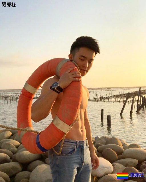 181CM小狼狗泳池洗澡真有料,酒店里自拍不关拉链门 - 51虹马 181CM小狼狗泳池洗澡真有料,酒店里自拍不关拉链门 - 51虹马