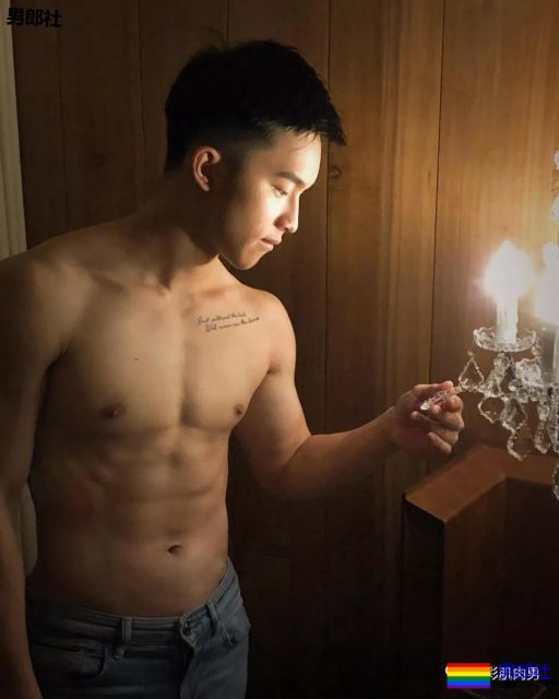 181CM小狼狗泳池洗澡真有料,酒店里自拍不关拉链门 - 51虹马 181CM小狼狗泳池洗澡真有料,酒店里自拍不关拉链门 - 51虹马