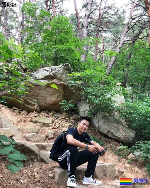 181CM小狼狗泳池洗澡真有料,酒店里自拍不关拉链门 - 51虹马 181CM小狼狗泳池洗澡真有料,酒店里自拍不关拉链门 - 51虹马