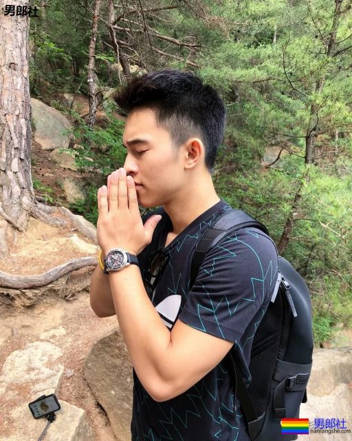 181CM小狼狗泳池洗澡真有料,酒店里自拍不关拉链门 - 51虹马 181CM小狼狗泳池洗澡真有料,酒店里自拍不关拉链门 - 51虹马