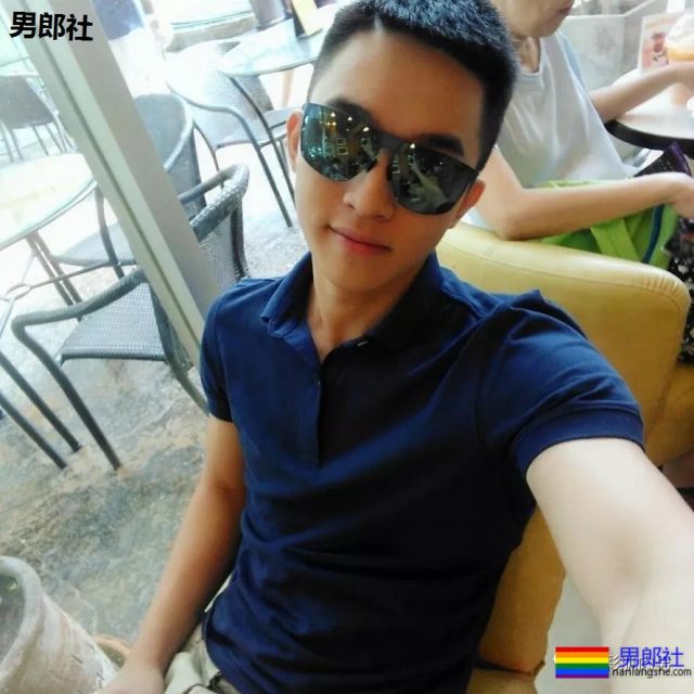 181CM小狼狗泳池洗澡真有料,酒店里自拍不关拉链门 - 51虹马 181CM小狼狗泳池洗澡真有料,酒店里自拍不关拉链门 - 51虹马