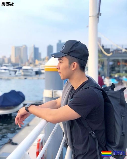 181CM小狼狗泳池洗澡真有料,酒店里自拍不关拉链门 - 51虹马 181CM小狼狗泳池洗澡真有料,酒店里自拍不关拉链门 - 51虹马