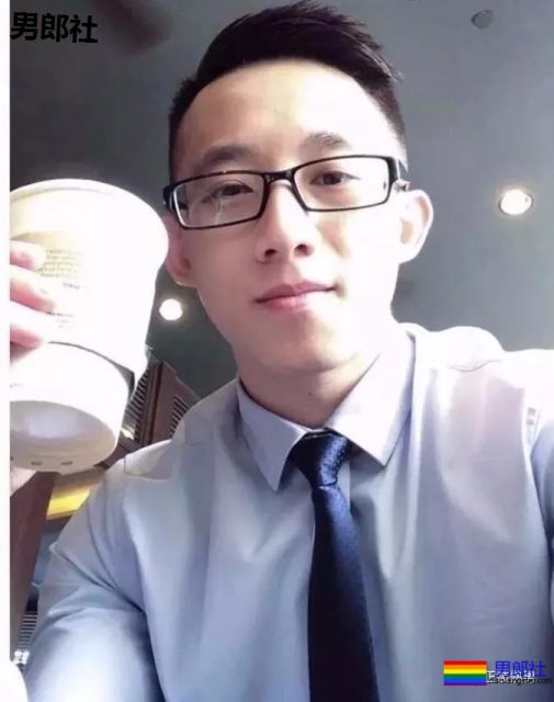 斯文正装男脱掉衣服后,简直吓呆了!-51虹马