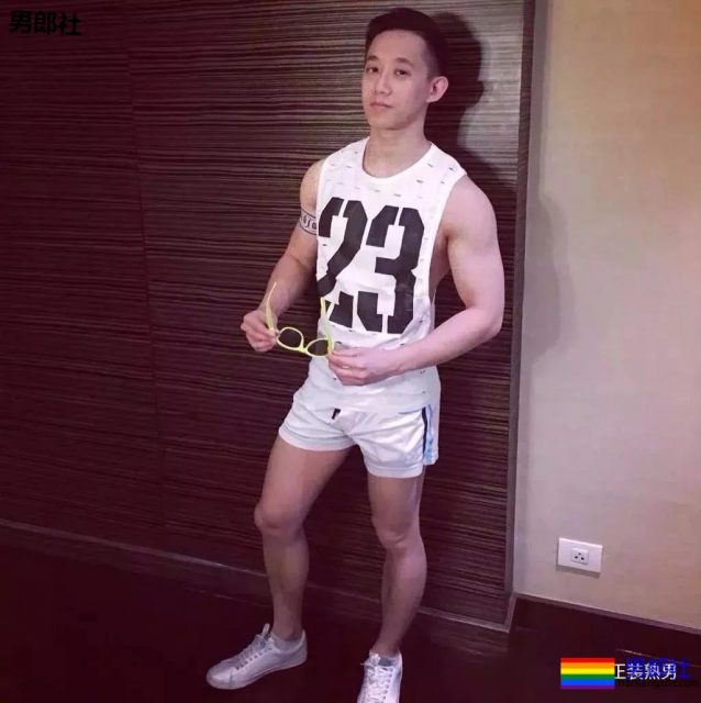 斯文正装男脱掉衣服后,简直吓呆了! - 51虹马 斯文正装男脱掉衣服后,简直吓呆了! - 51虹马