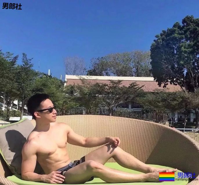 斯文正装男脱掉衣服后,简直吓呆了! - 51虹马 斯文正装男脱掉衣服后,简直吓呆了! - 51虹马