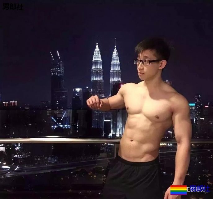 斯文正装男脱掉衣服后,简直吓呆了! - 51虹马 斯文正装男脱掉衣服后,简直吓呆了! - 51虹马