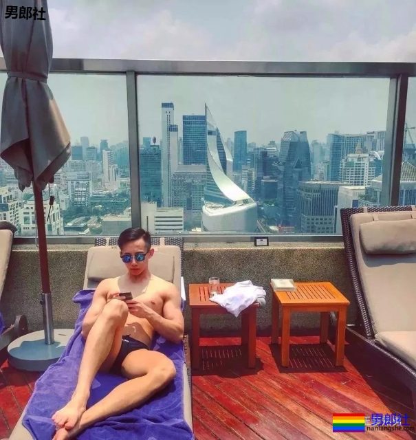 斯文正装男脱掉衣服后,简直吓呆了! - 51虹马 斯文正装男脱掉衣服后,简直吓呆了! - 51虹马