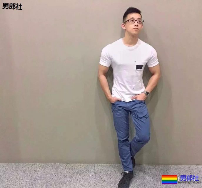 斯文正装男脱掉衣服后,简直吓呆了! - 51虹马 斯文正装男脱掉衣服后,简直吓呆了! - 51虹马