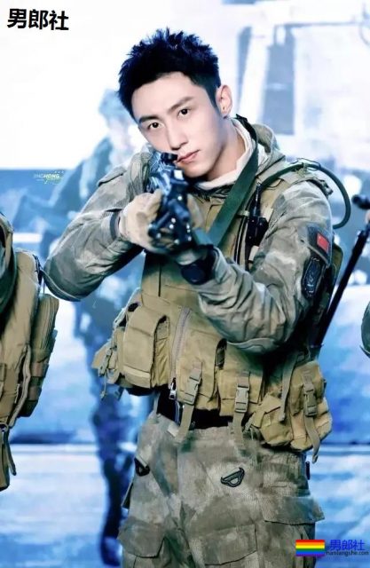 陈伟霆开车"可前可后"，黄景瑜紧身衣秀身材！还有这些狼狗腰腱子肉天菜！ - 51虹马