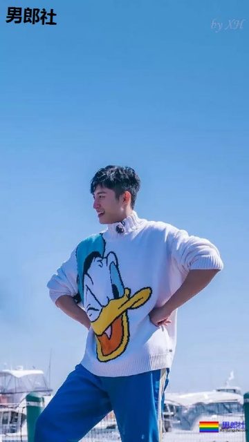 陈伟霆开车"可前可后"，黄景瑜紧身衣秀身材！还有这些狼狗腰腱子肉天菜！ - 51虹马