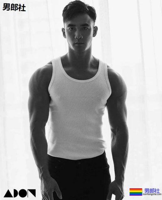 陈伟霆开车"可前可后"，黄景瑜紧身衣秀身材！还有这些狼狗腰腱子肉天菜！ - 51虹马