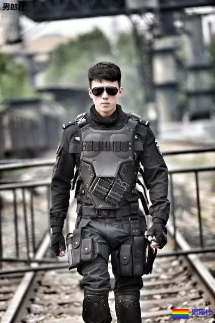 陈伟霆开车"可前可后"，黄景瑜紧身衣秀身材！还有这些狼狗腰腱子肉天菜！ - 51虹马