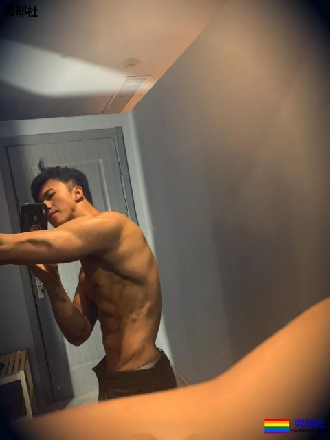 陈伟霆开车"可前可后"，黄景瑜紧身衣秀身材！还有这些狼狗腰腱子肉天菜！ - 51虹马