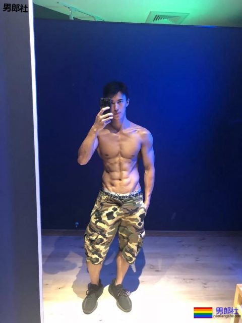 陈伟霆开车"可前可后"，黄景瑜紧身衣秀身材！还有这些狼狗腰腱子肉天菜！ - 51虹马