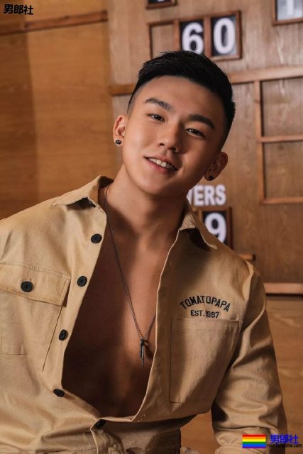 金主随便翻牌小狼狗!?肌肉男模的性感大戏，你愿意为谁买单？ - 51虹马