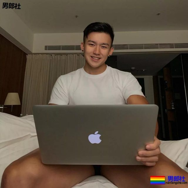 金主随便翻牌小狼狗!?肌肉男模的性感大戏，你愿意为谁买单？ - 51虹马