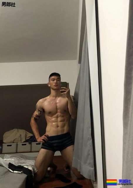 金主随便翻牌小狼狗!?肌肉男模的性感大戏，你愿意为谁买单？ - 51虹马