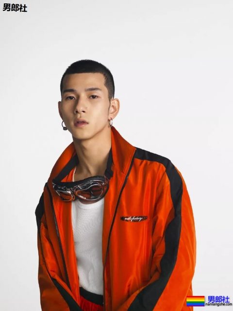 金主随便翻牌小狼狗!?肌肉男模的性感大戏，你愿意为谁买单？ - 51虹马