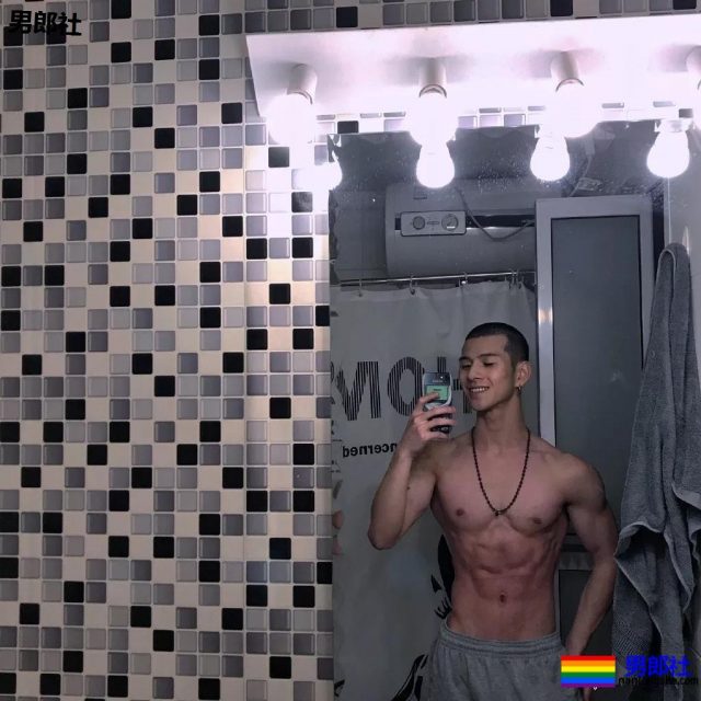 金主随便翻牌小狼狗!?肌肉男模的性感大戏，你愿意为谁买单？ - 51虹马