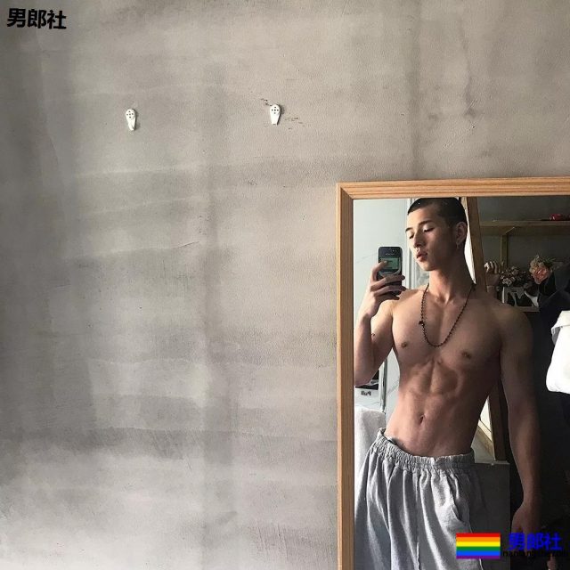 金主随便翻牌小狼狗!?肌肉男模的性感大戏，你愿意为谁买单？ - 51虹马