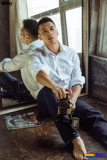 金主随便翻牌小狼狗!?肌肉男模的性感大戏，你愿意为谁买单？ - 51虹马