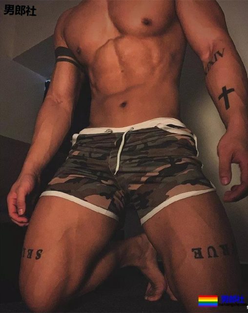 金主随便翻牌小狼狗!?肌肉男模的性感大戏，你愿意为谁买单？ - 51虹马