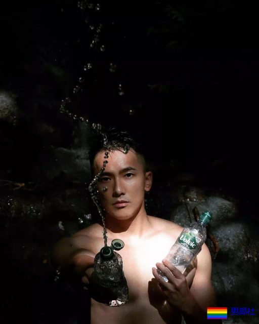 传闻下海拍G片,红楼梦一夜爆红的肌肉男,八块腹肌舔屏。被爆是青峰的前男友? - 51虹马 传闻下海拍G片,红楼梦一夜爆红的肌肉男,八块腹肌舔屏。被爆是青峰的前男友? - 51虹马