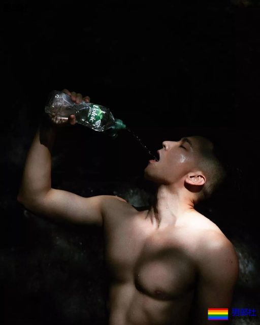 传闻下海拍G片,红楼梦一夜爆红的肌肉男,八块腹肌舔屏。被爆是青峰的前男友? - 51虹马 传闻下海拍G片,红楼梦一夜爆红的肌肉男,八块腹肌舔屏。被爆是青峰的前男友? - 51虹马