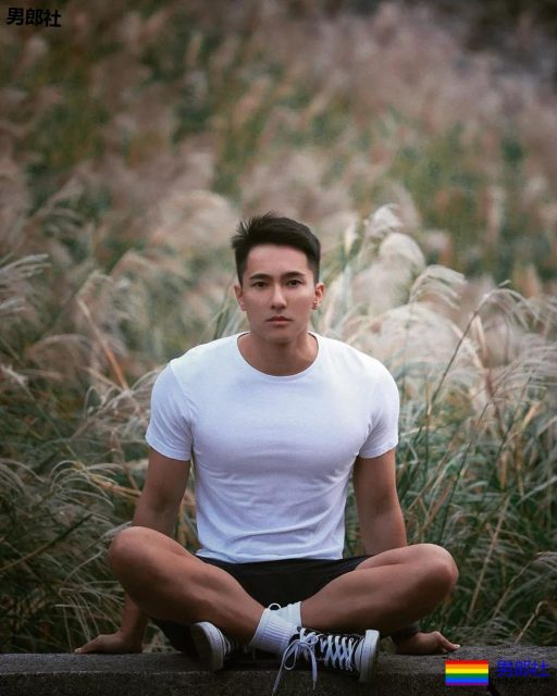 传闻下海拍G片,红楼梦一夜爆红的肌肉男,八块腹肌舔屏。被爆是青峰的前男友? - 51虹马 传闻下海拍G片,红楼梦一夜爆红的肌肉男,八块腹肌舔屏。被爆是青峰的前男友? - 51虹马