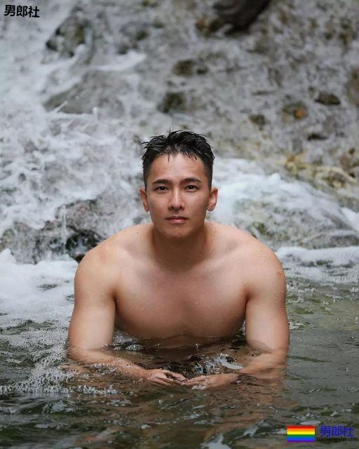 传闻下海拍G片,红楼梦一夜爆红的肌肉男,八块腹肌舔屏。被爆是青峰的前男友? - 51虹马 传闻下海拍G片,红楼梦一夜爆红的肌肉男,八块腹肌舔屏。被爆是青峰的前男友? - 51虹马