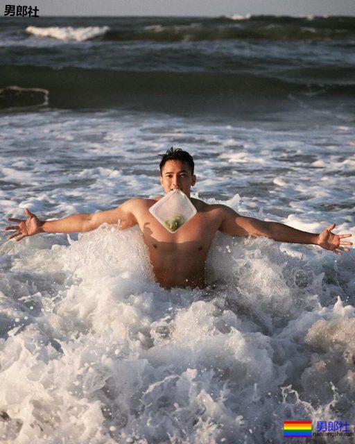 传闻下海拍G片,红楼梦一夜爆红的肌肉男,八块腹肌舔屏。被爆是青峰的前男友? - 51虹马 传闻下海拍G片,红楼梦一夜爆红的肌肉男,八块腹肌舔屏。被爆是青峰的前男友? - 51虹马