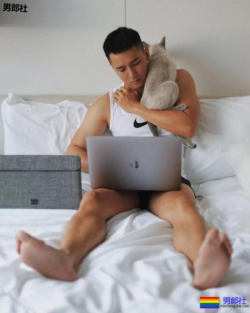 传闻下海拍G片,红楼梦一夜爆红的肌肉男,八块腹肌舔屏。被爆是青峰的前男友? - 51虹马 传闻下海拍G片,红楼梦一夜爆红的肌肉男,八块腹肌舔屏。被爆是青峰的前男友? - 51虹马