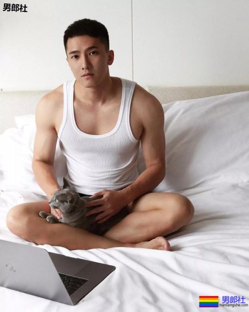 传闻下海拍G片,红楼梦一夜爆红的肌肉男,八块腹肌舔屏。被爆是青峰的前男友? - 51虹马 传闻下海拍G片,红楼梦一夜爆红的肌肉男,八块腹肌舔屏。被爆是青峰的前男友? - 51虹马