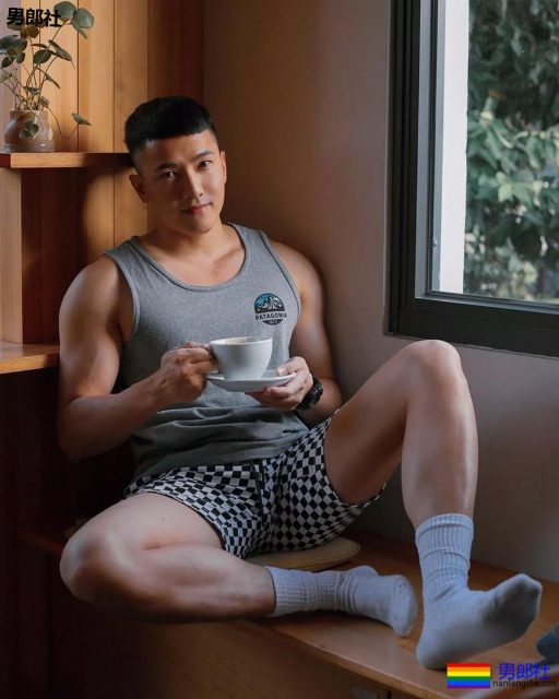 传闻下海拍G片,红楼梦一夜爆红的肌肉男,八块腹肌舔屏。被爆是青峰的前男友? - 51虹马 传闻下海拍G片,红楼梦一夜爆红的肌肉男,八块腹肌舔屏。被爆是青峰的前男友? - 51虹马