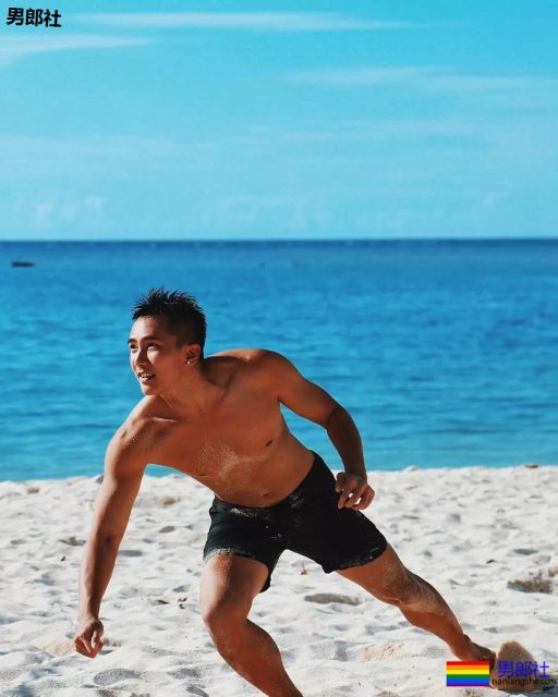 传闻下海拍G片,红楼梦一夜爆红的肌肉男,八块腹肌舔屏。被爆是青峰的前男友? - 51虹马 传闻下海拍G片,红楼梦一夜爆红的肌肉男,八块腹肌舔屏。被爆是青峰的前男友? - 51虹马