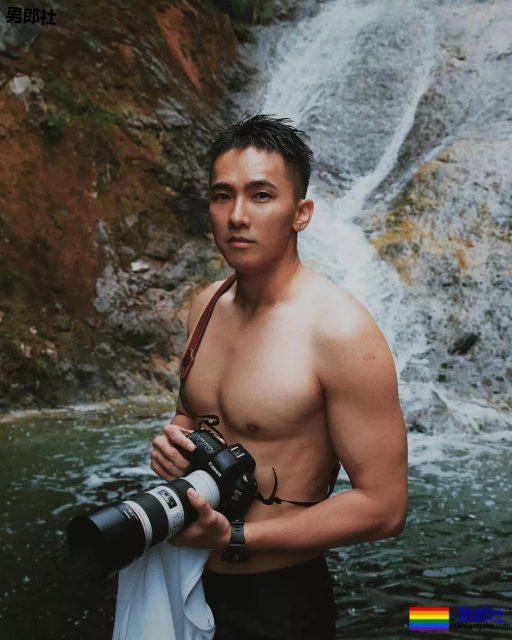 传闻下海拍G片,红楼梦一夜爆红的肌肉男,八块腹肌舔屏。被爆是青峰的前男友? - 51虹马 传闻下海拍G片,红楼梦一夜爆红的肌肉男,八块腹肌舔屏。被爆是青峰的前男友? - 51虹马