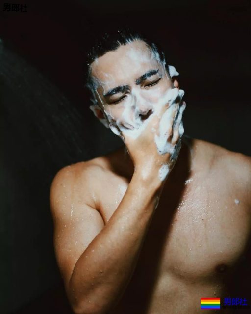 传闻下海拍G片,红楼梦一夜爆红的肌肉男,八块腹肌舔屏。被爆是青峰的前男友? - 51虹马 传闻下海拍G片,红楼梦一夜爆红的肌肉男,八块腹肌舔屏。被爆是青峰的前男友? - 51虹马