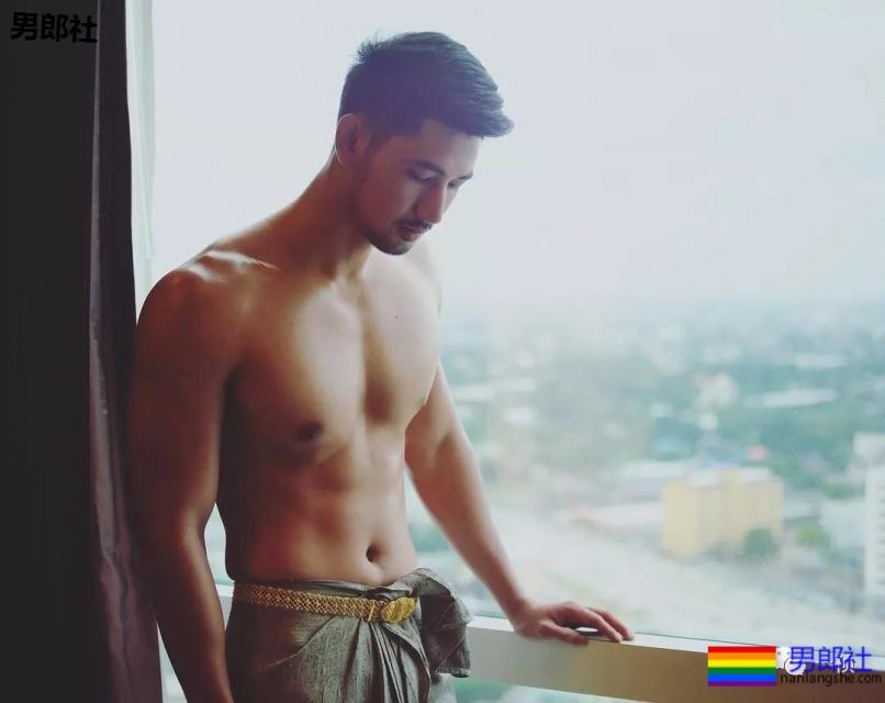 国民校草酒吧遭日本片星探搭讪，如今终拍片 - 51虹马