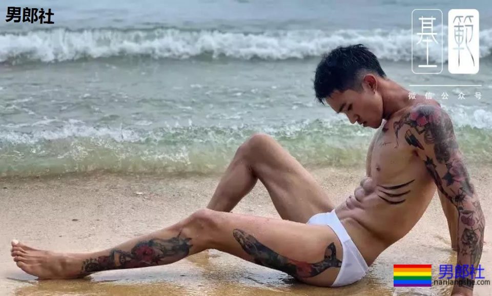 纹身 | 花臂大肌拍大片！浴室湿身包很大！ - 51虹马