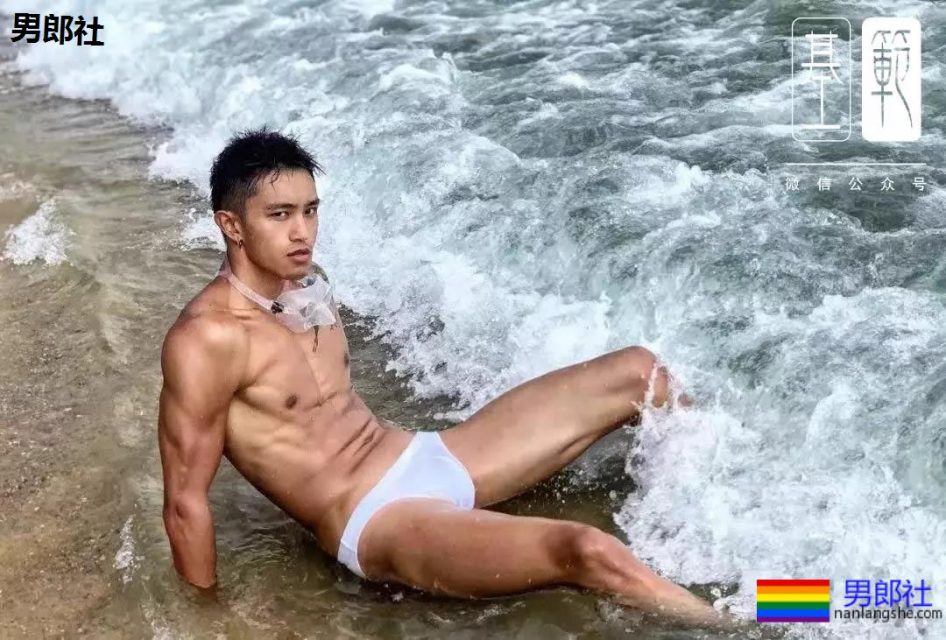 纹身 | 花臂大肌拍大片！浴室湿身包很大！ - 51虹马